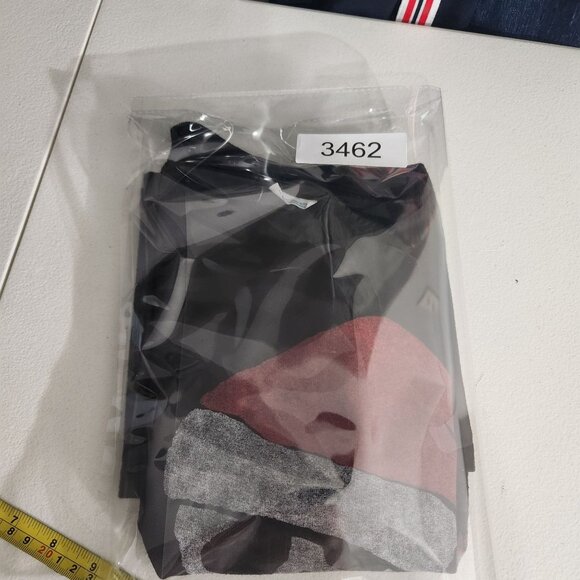 Skull & Candy Canes Santa Hat Graphic Tee Shirt Medium - Picture 8 of 8